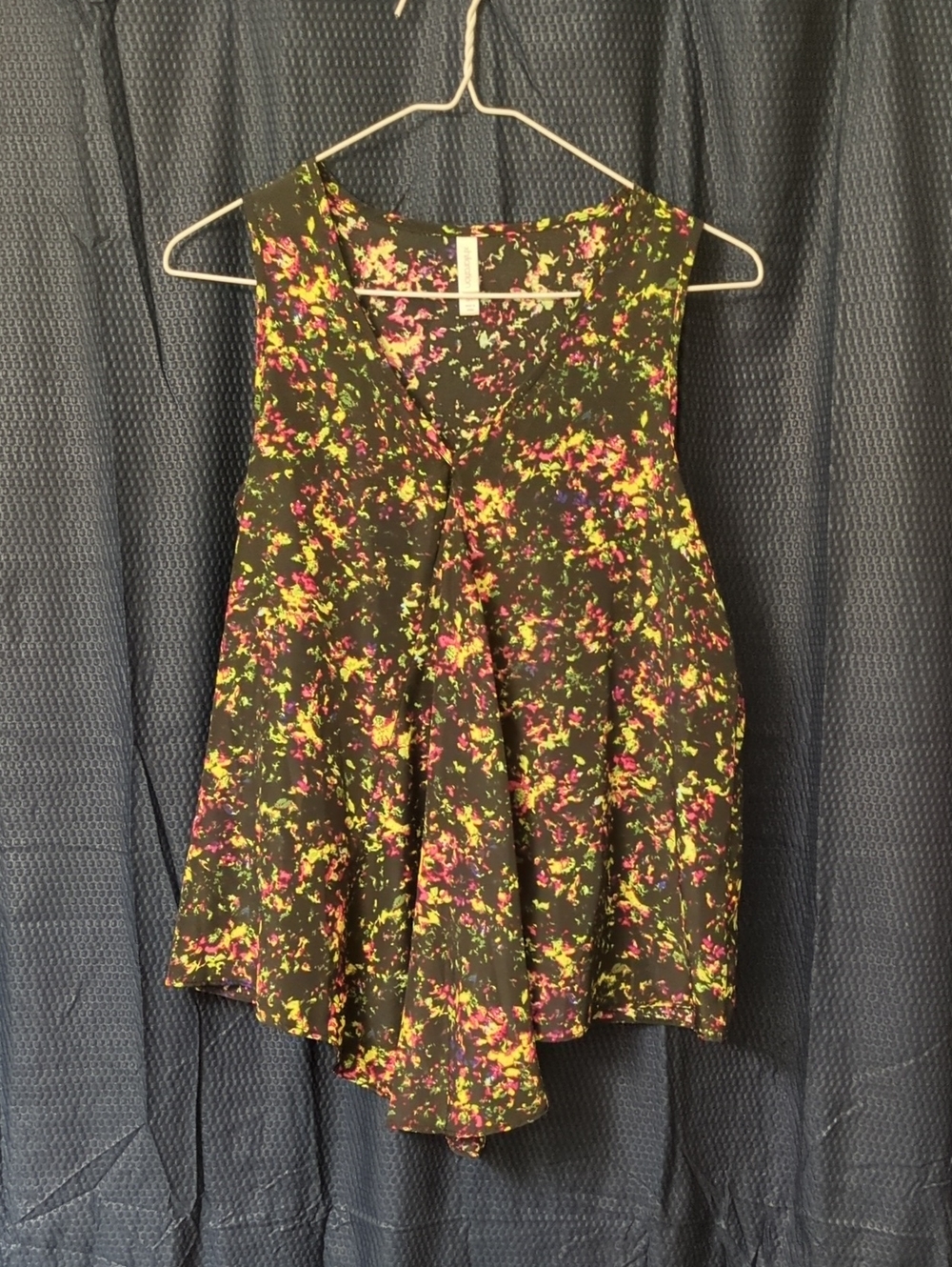 Xhilaration Black Floral V-Neck Sleeveless Tank
